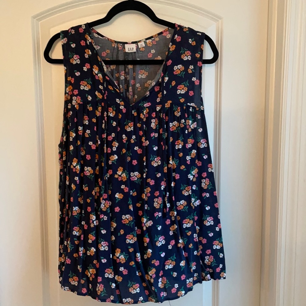 Two XXL misses blouses - Gap + Van Heusen